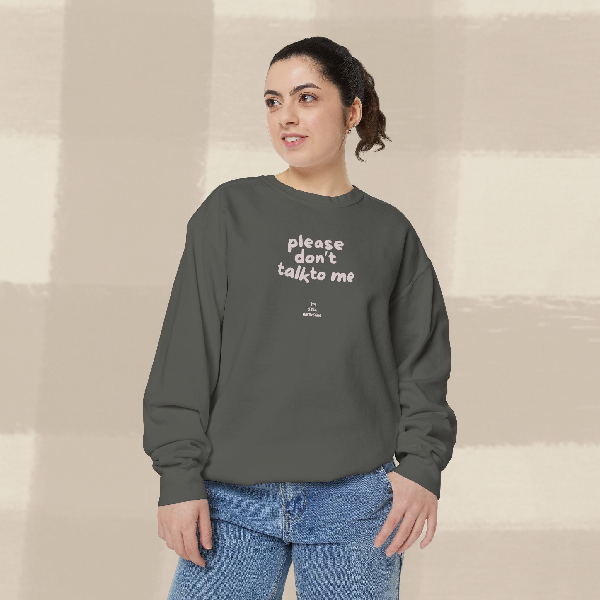 "STILL DEFROSTING"  SWEATSHIRT X PINKY GREY TYPE