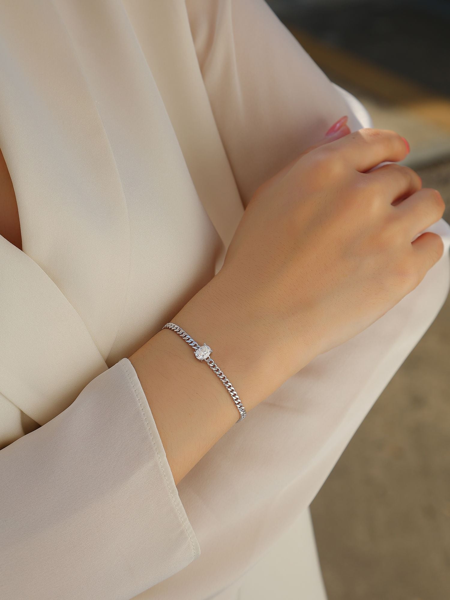 Breakthrough - A fashionable jewelry bracelet set with Moissanite S925 sterling silver and platinum-plated diamonds, a luxurious silver accessory